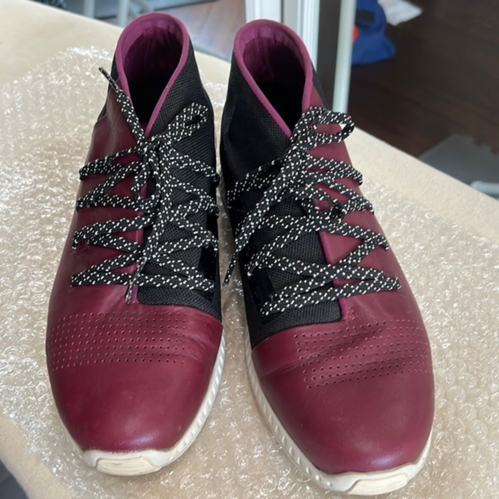 MENS UNDER ARMOUR SNEAKERS SIZE 9